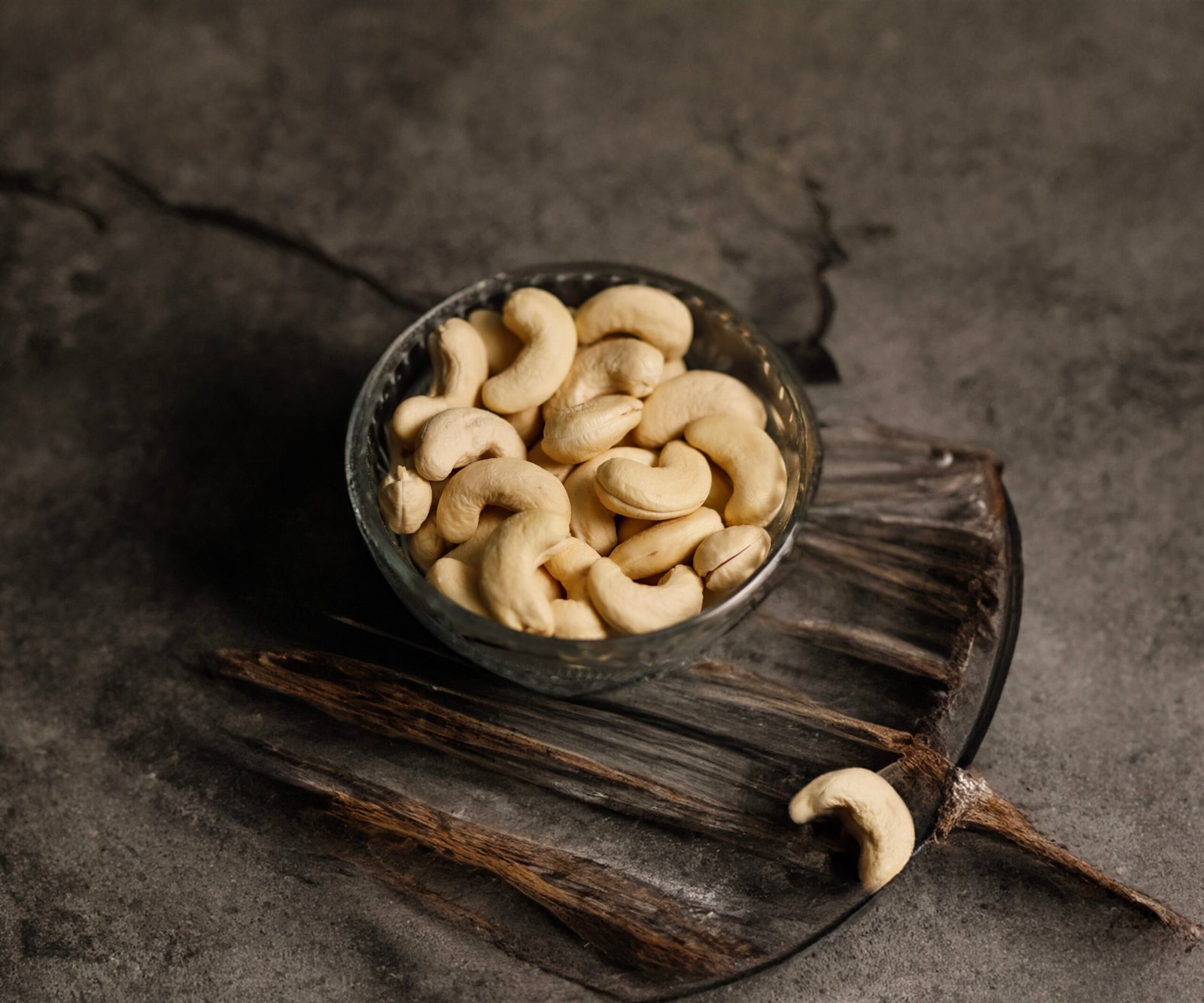 06-scaled-1.jpg AAHS Premium Quality Whole Cashew, 250 gm (Rs 1.43/Gm) - Image 2